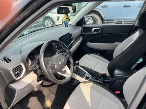 Used 2021 Hyundai Venue SEL FWD image 5
