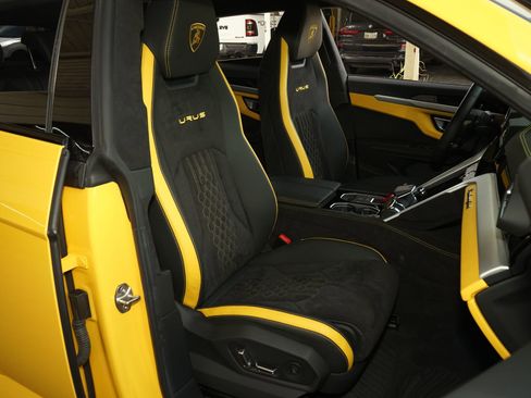 Used 2023 Lamborghini Urus S image 11