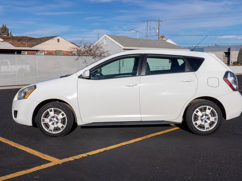 Used 2010 Pontiac Vibe w/ Preferred Package image 7