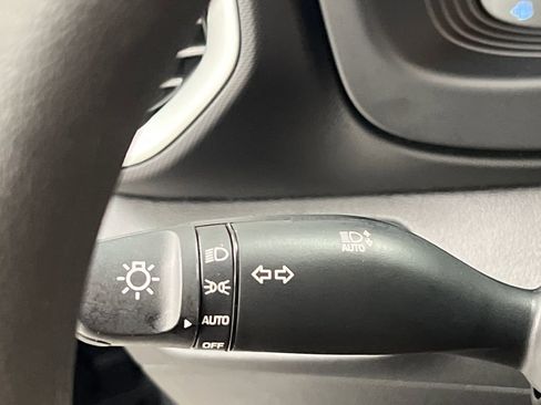 Used 2025 Hyundai Venue SE FWD image 41