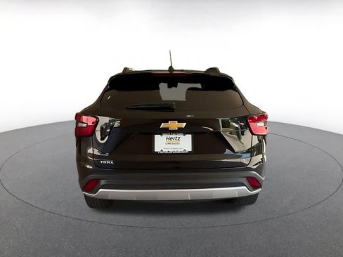 Used 2025 Chevrolet Trax LT FWD image 12
