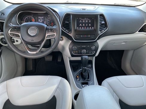 Used 2020 Jeep Cherokee Latitude Plus w/ Comfort/Convenience Group image 4