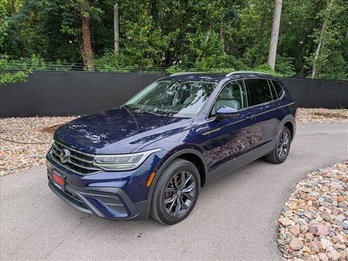 Certified 2023 Volkswagen Tiguan SE w/ Panoramic Sunroof Package FWD image 1