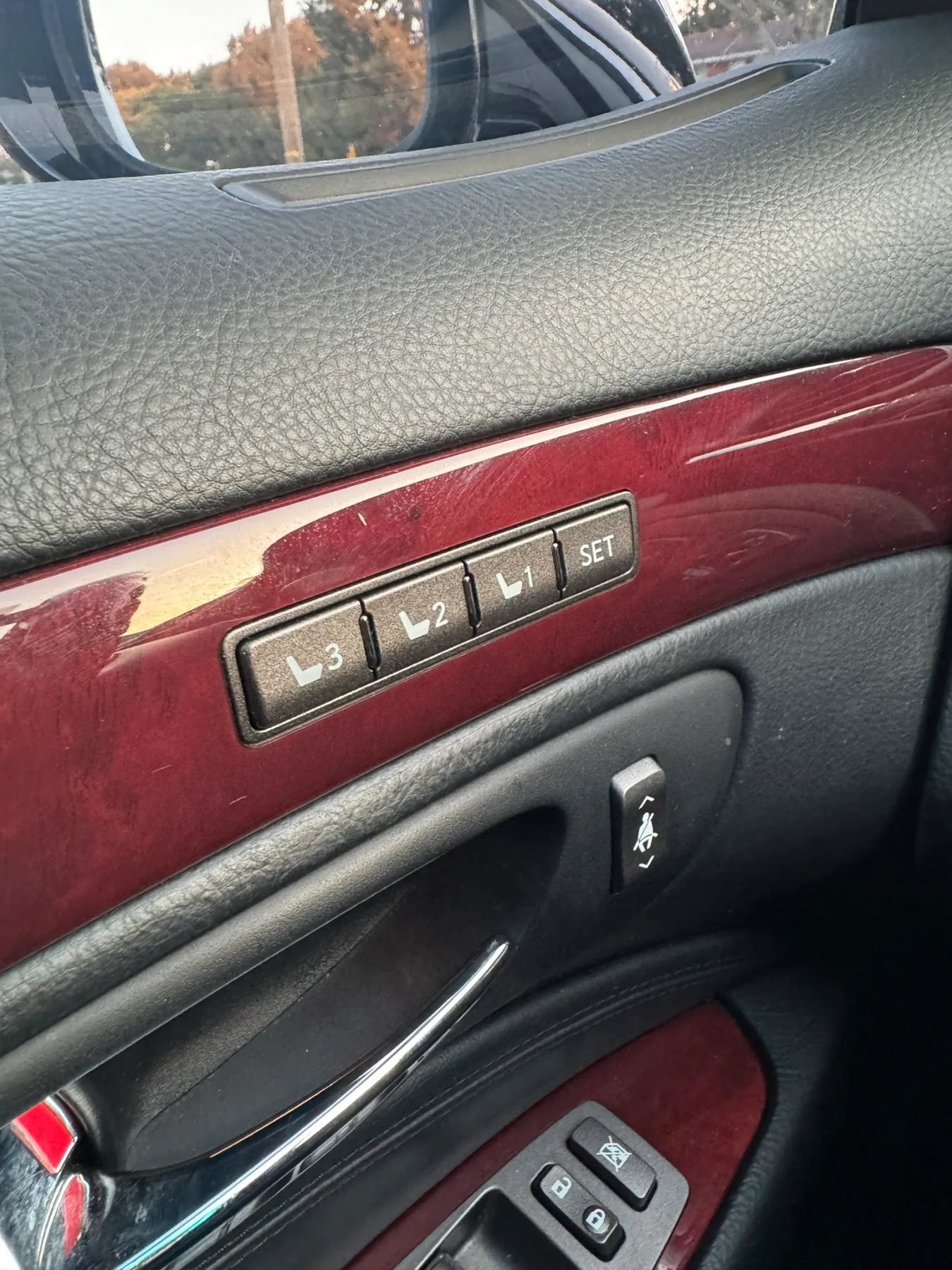 Used 2010 Lexus LS 460 L w/ Luxury Pkg RWD image 28