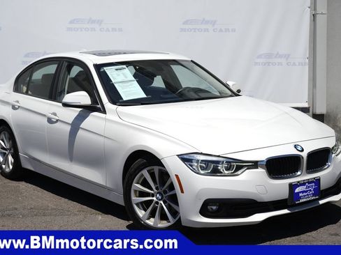 Used 2018 BMW 320i xDrive Sedan AWD/4WD image 1
