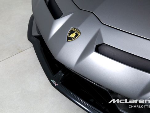 Used 2020 Lamborghini Aventador SVJ AWD/4WD image 36