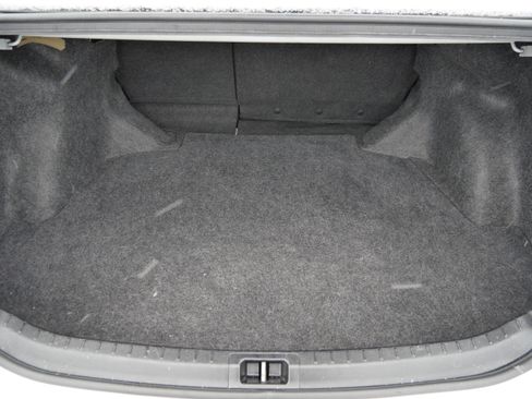 Used 2018 Toyota Corolla LE image 18