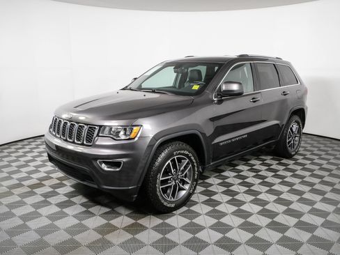 Used 2020 Jeep Grand Cherokee Laredo w/ Laredo X Package RWD image 25