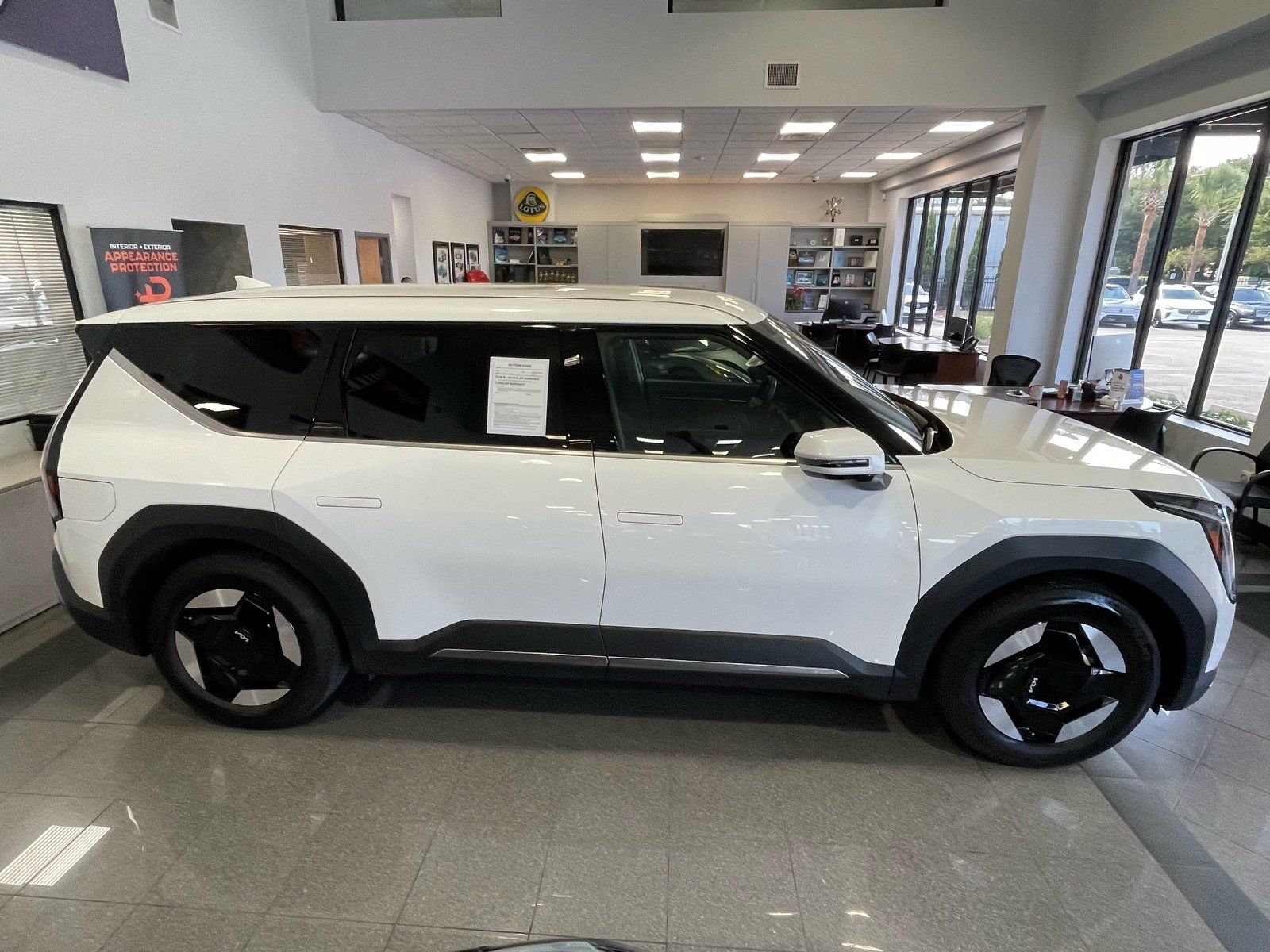 Used 2024 Kia EV9 Light RWD image 6