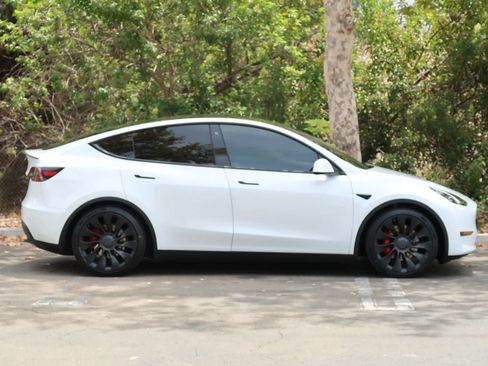 Used 2021 Tesla Model Y Performance AWD/4WD image 12