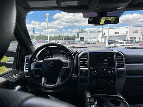 Used 2017 Ford F250 Lariat w/ Lariat Ultimate Package AWD/4WD image 12