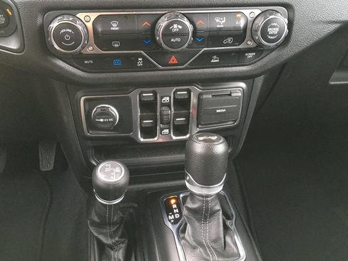 Used 2024 Jeep Wrangler Unlimited AWD/4WD image 19