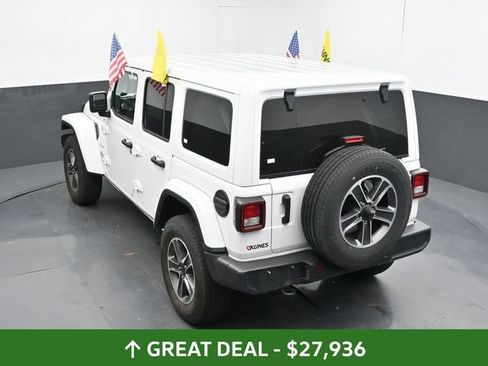 Used 2023 Jeep Wrangler Unlimited Sahara AWD/4WD image 43