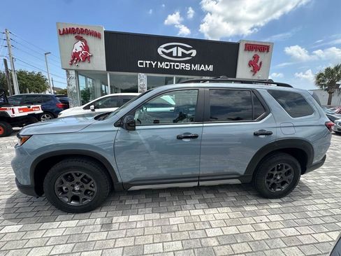 Used 2023 Honda Pilot TrailSport image 4