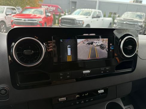 Used 2022 Mercedes-Benz Sprinter 4500 w/ Parking Package image 43