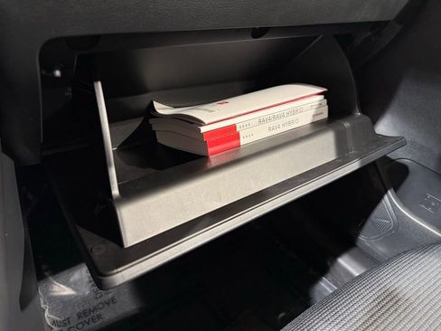 Certified 2025 Toyota RAV4 LE image 28