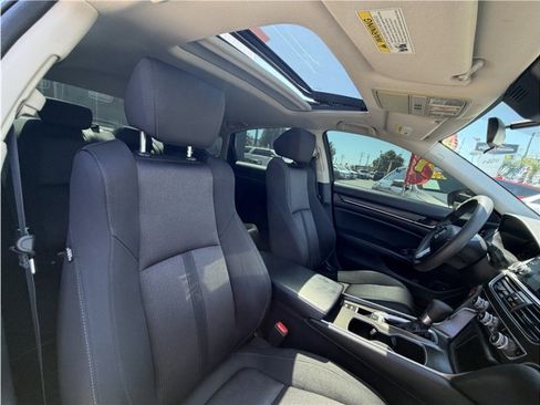 Used 2018 Honda Accord EX image 32