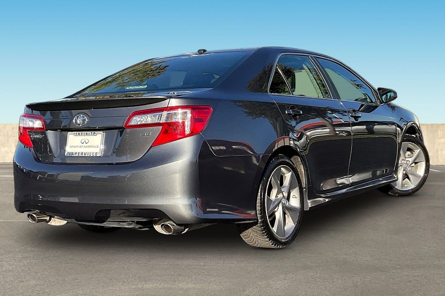 Used 2012 Toyota Camry SE w/ Leather Pkg FWD image 5