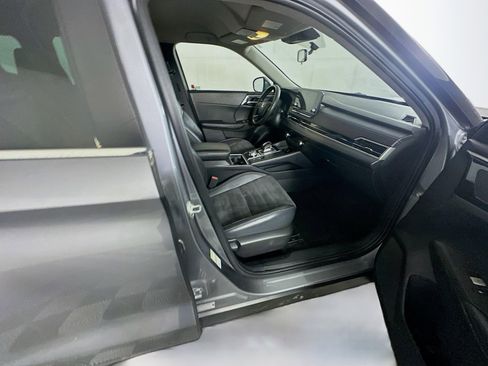 Used 2023 Mitsubishi Outlander SE image 32