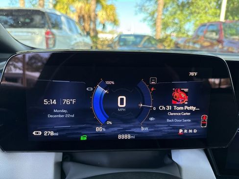 Used 2025 Chevrolet Equinox EV LT image 27