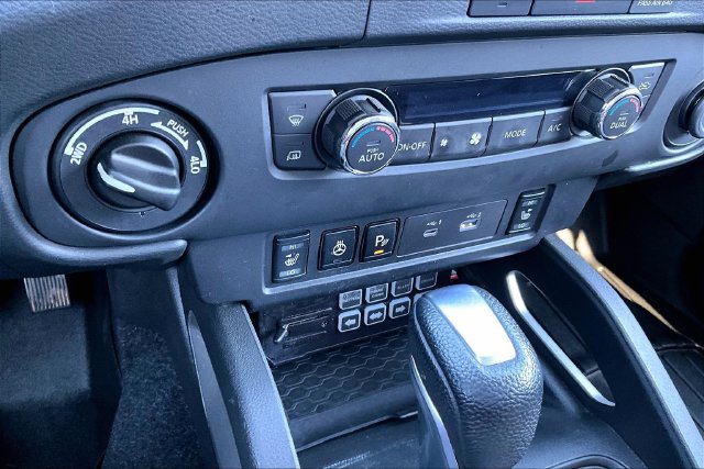 Used 2023 Nissan Frontier SV w/ SV Convenience Package AWD/4WD image 15