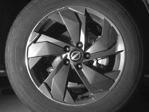 Used 2025 Nissan Rogue SV image 13