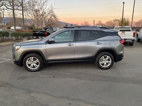 Used 2020 GMC Terrain SLE w/ Driver Convenience Package image 5
