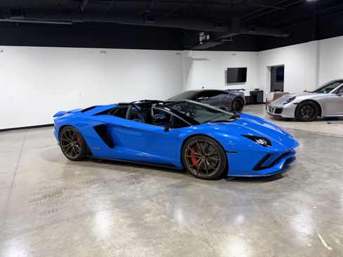 Used 2018 Lamborghini Aventador S AWD/4WD image 11
