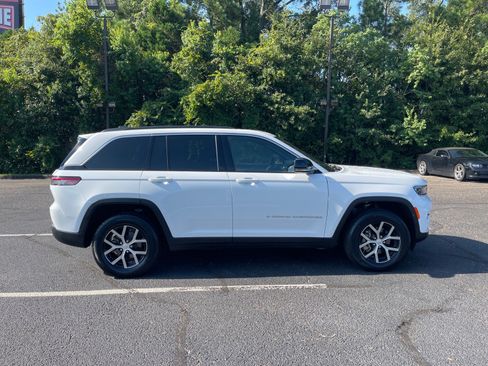 Used 2024 Jeep Grand Cherokee Limited AWD/4WD image 21
