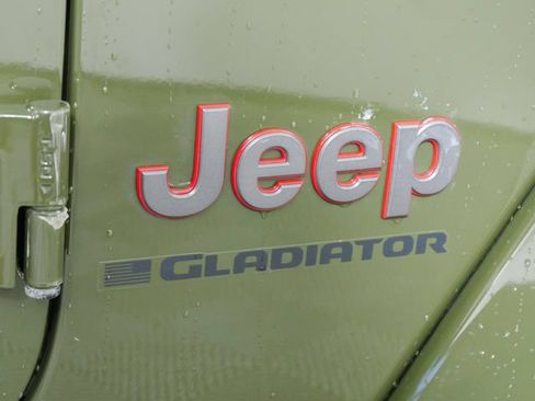 Used 2023 Jeep Gladiator Rubicon w/ Cold Weather Group AWD/4WD image 10