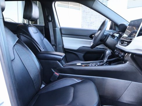 Used 2023 Jeep Compass Limited image 10