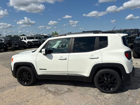 Used 2017 Jeep Renegade Altitude FWD image 9