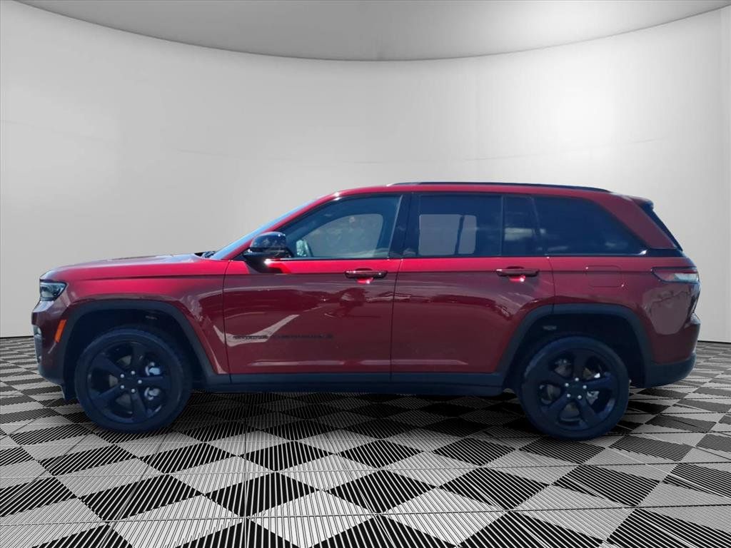 Used 2023 Jeep Grand Cherokee Limited w/ Luxury Tech Group II RWD image 25