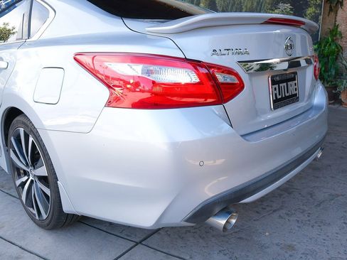 Used 2016 Nissan Altima 3.5 SL w/ 3.5 Technology Package image 51