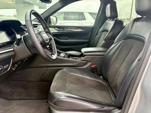 Used 2022 Jeep Grand Cherokee Altitude image 28