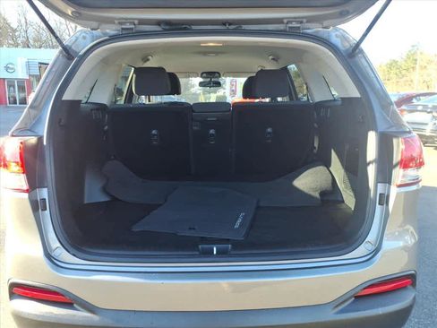 Used 2018 Kia Sorento LX image 16