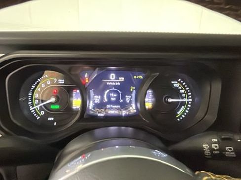 Used 2024 Jeep Wrangler Unlimited Sahara AWD/4WD image 17