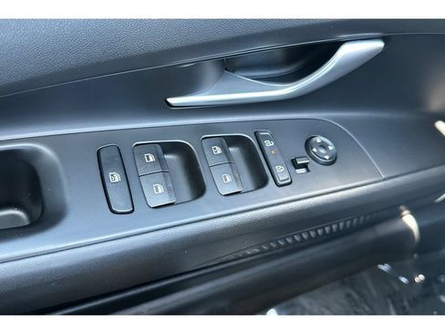 Used 2024 Hyundai Elantra SEL FWD image 12