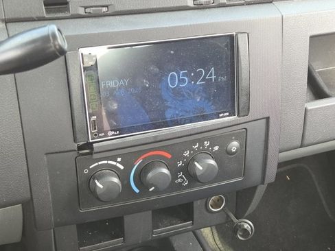 Used 2011 Dodge Dakota SXT image 15