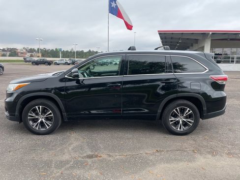 Used 2016 Toyota Highlander XLE image 4
