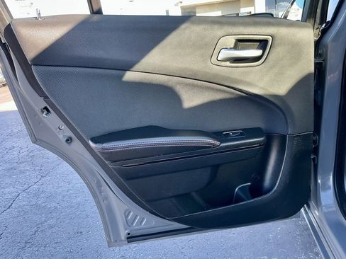 Used 2017 Dodge Charger SE w/ Power Sunroof Group image 27