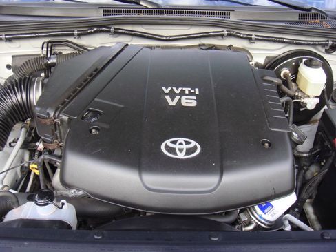 Used 2005 Toyota Tacoma PreRunner RWD image 19
