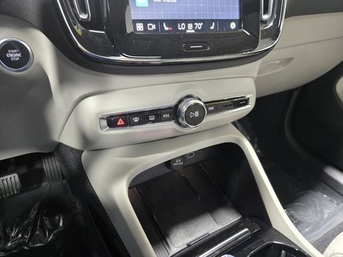 Used 2024 Volvo XC40 B5 Plus image 27