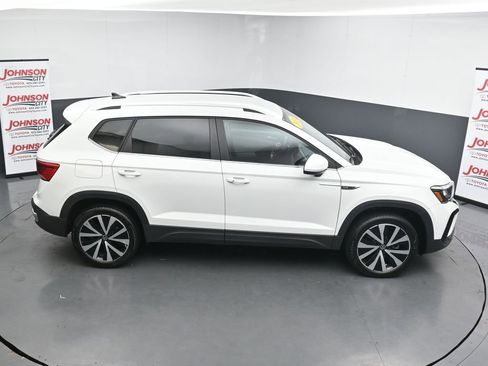 Used 2024 Volkswagen Taos SE FWD image 36