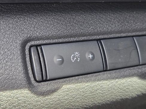 Used 2024 Nissan Pathfinder S FWD image 12