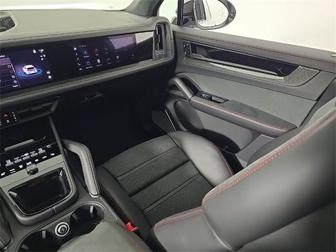 New 2025 Porsche Cayenne GTS image 24