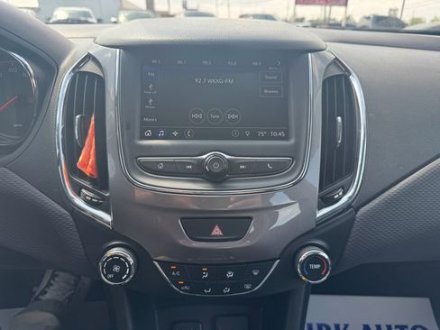 Used 2019 Chevrolet Cruze LS FWD image 22