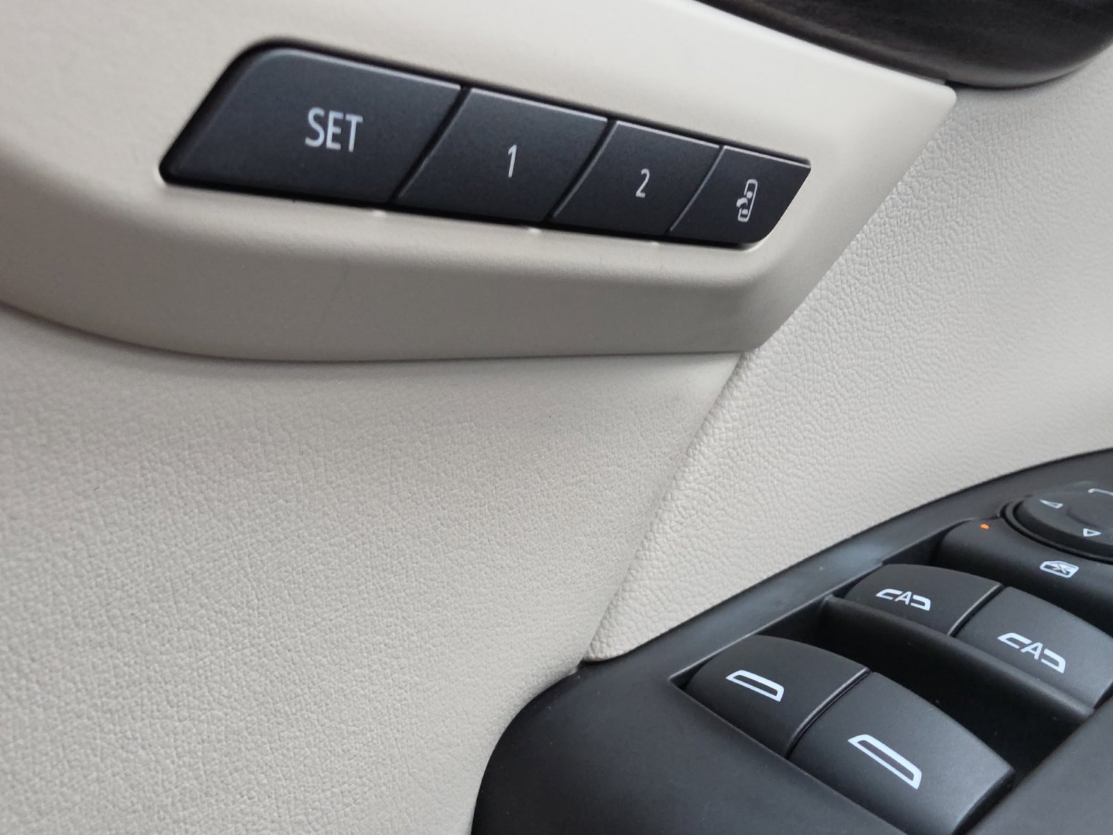 Used 2023 Buick Envision Avenir AWD/4WD image 34