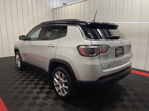 Used 2025 Jeep Compass Limited AWD/4WD image 2