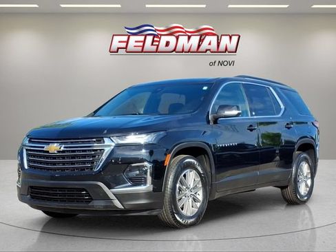 Used 2023 Chevrolet Traverse LT FWD image 1